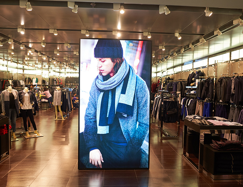 RETAIL DIGITAL DISPLAY - Retail signage Installation by Digital Signage Suppliers in Abu Dhabi